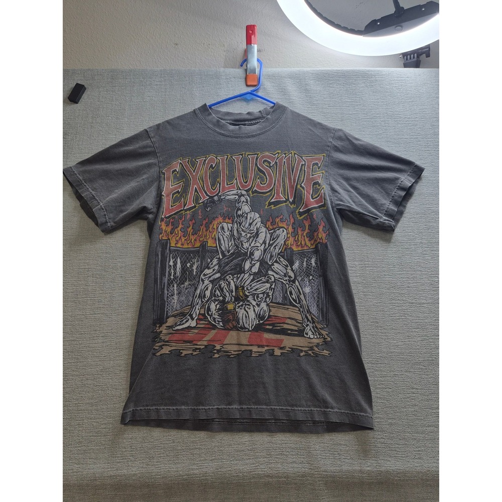 Shaka Wear Exclusive Skeletal MMA T Shirt Mens Small Gray Graphic Print Cotton